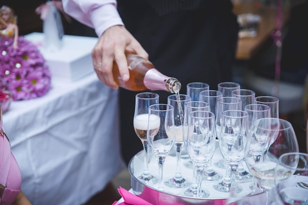 Jak wybrać alkohol na wesele bez przekraczania budżetu?