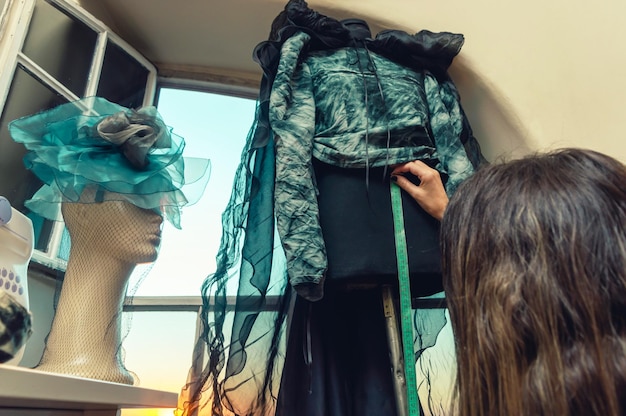 Ile kosztuje uszycie sukienki u krawca?