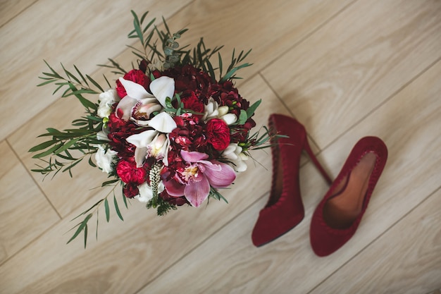 Jak wybrać bukiet ślubny pasujący do stylu uroczystości?