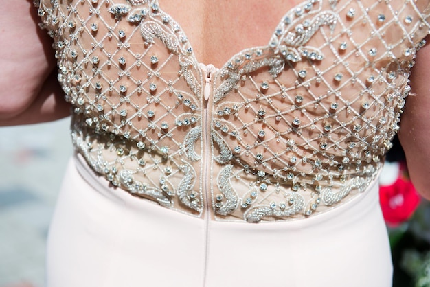 Co do sukienki z koronki będzie pasować na wesele?