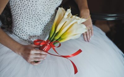 Ile kosztuje wiązanka ślubna i od czego zależy jej cena?