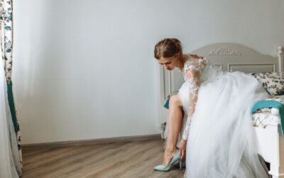 Jak klękać w sukni ślubnej podczas ceremonii?