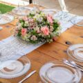 Jak ustawić stoły na sali weselnej, by goście czuli się swobodnie?