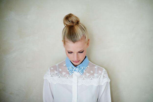 Jaka fryzura do sukienki z golfem sprawdzi się na wyjątkowe okazje?