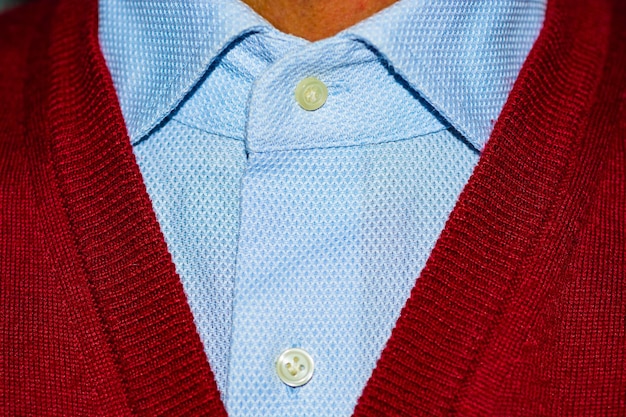 Przypinka do marynarki po której stronie wygląda najlepiej?