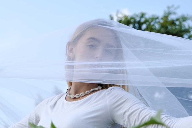 Tiul czy muślin – który materiał wybrać na wyjątkową okazję?