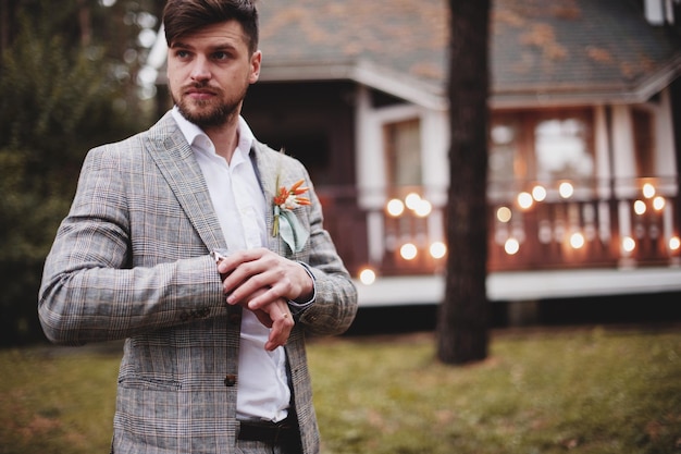 Jak się ubrać na wesele jako gość mężczyzna, by czuć się swobodnie?