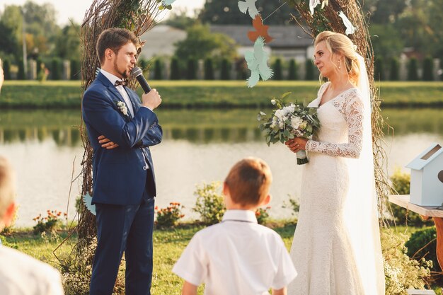 Jak usadzić rodziców na weselu, żeby każdy czuł się dobrze?