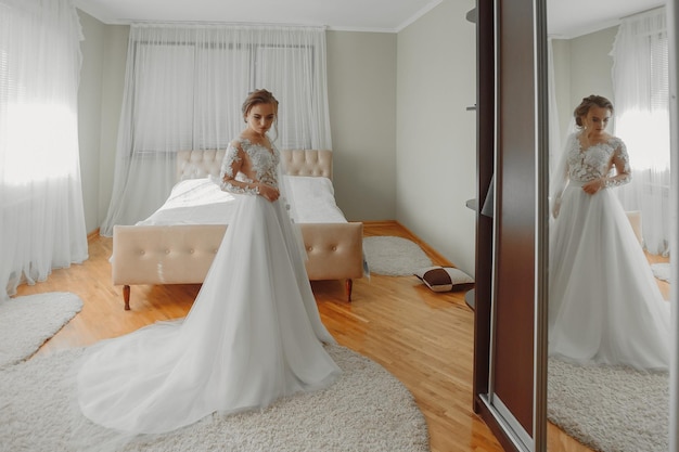 Jak wyprać suknię ślubną w domu i nie zniszczyć delikatnych tkanin?