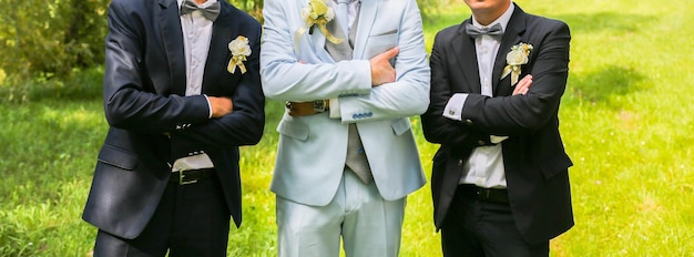 Jaki garnitur na wesele sprawdzi się w sezonie ślubnym?