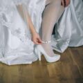 Pończochy ślubne białe czy cieliste – które wybrać do swojej kreacji?
