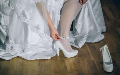 Pończochy ślubne białe czy cieliste – które wybrać do swojej kreacji?