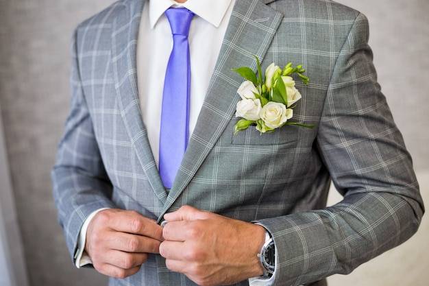 Jaki garnitur do ślubu wybrać, aby podkreślić swój styl?