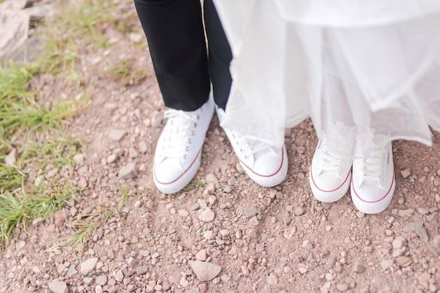 Jaki kolor butów do białej sukni ślubnej sprawdzi się najlepiej?