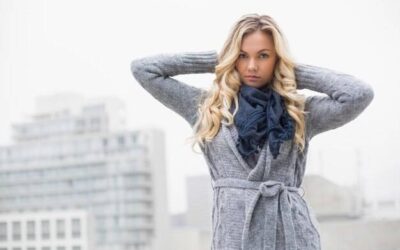 Jaki szal do szarej sukienki będzie najbardziej uniwersalny?