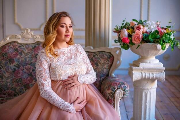 Jaka suknia ślubna dla rozmiaru 42 będzie odpowiednia?