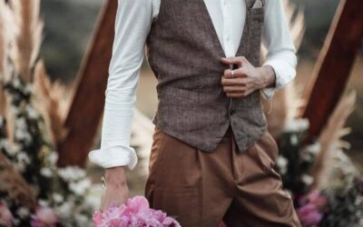 Suknia ślubna ecru jaki garnitur będzie pasować?