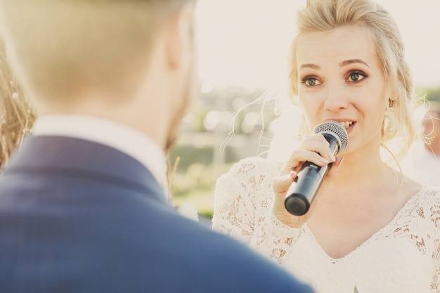 Ile zapłacisz za śpiew na ślubie?