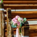 Jak ozdobić kościół na ślub, by podkreślić wyjątkowość ceremonii?