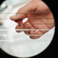 Jaki obiektyw do zdjęć w kościele sprawdzi się podczas uroczystości?